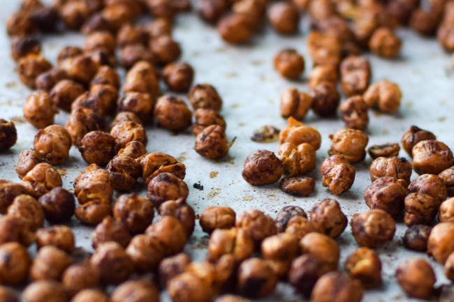 Crispy Cinnamon Roasted Chickpeas - Project Meal Plan