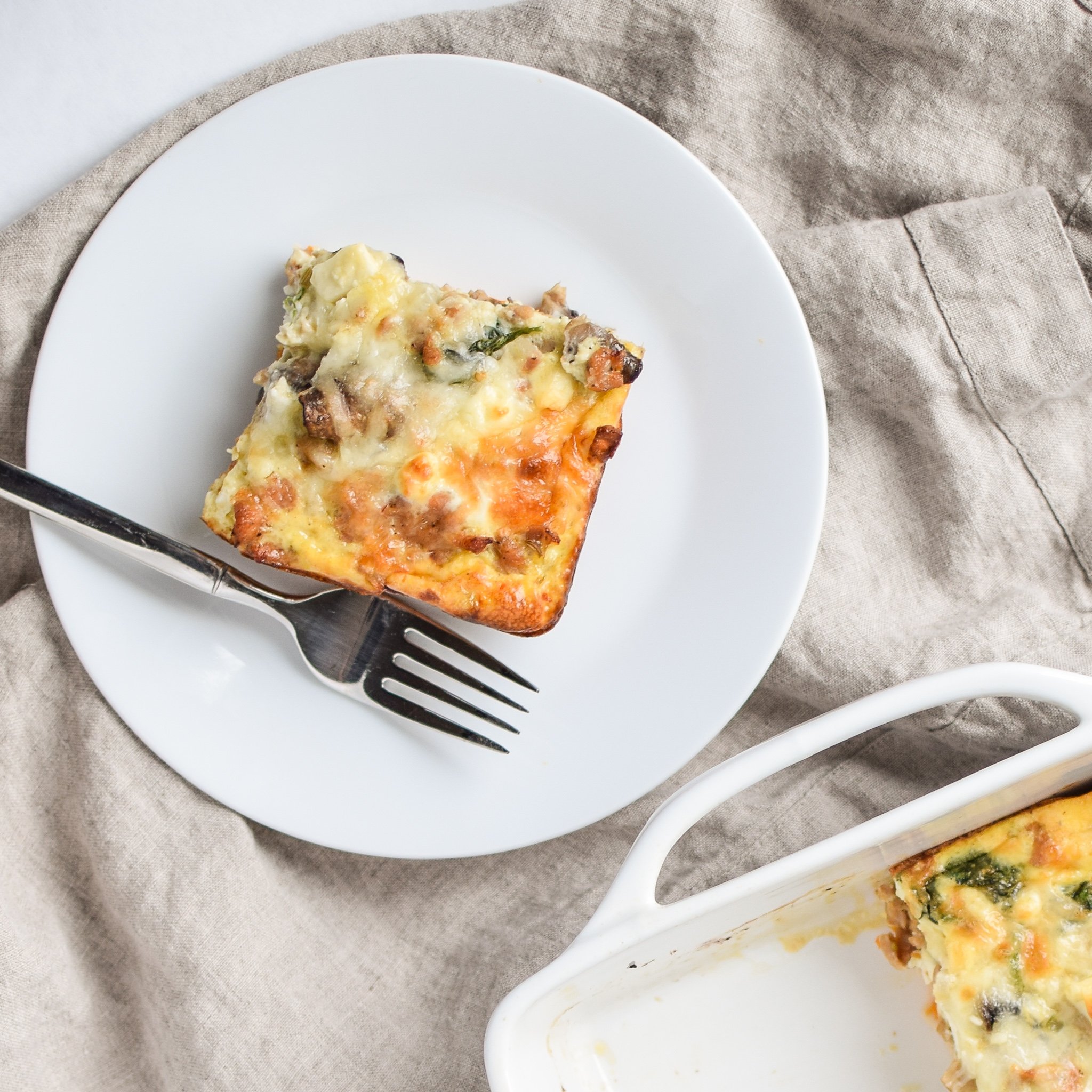Spinach Feta Chicken Sausage Breakfast Casserole with Sweet Potato Crust - A tasty breakfast favorite for a crowd (or meal prepped!) with an easy sweet potato crust! - ProjectMealPlan.com