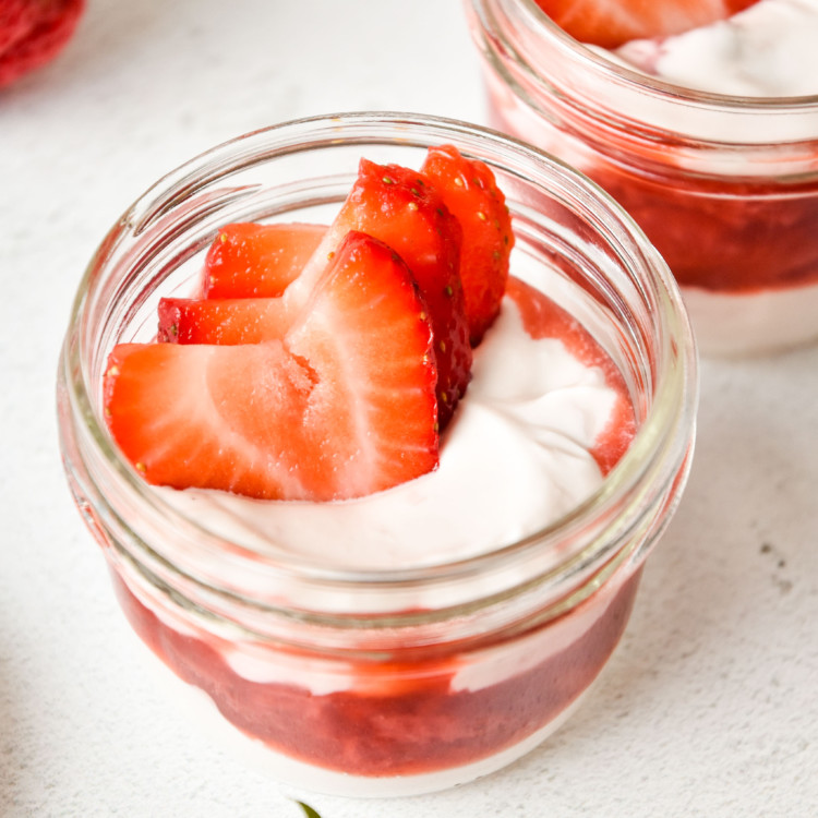 https://cdn6.projectmealplan.com/wp-content/uploads/2019/06/strawberry-whipped-greek-yogurt-dessert-cups-hero-side-750x750.jpg