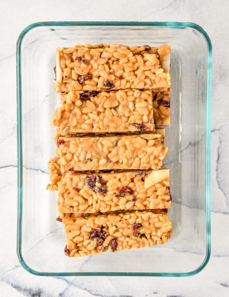 https://cdn6.projectmealplan.com/wp-content/uploads/2020/02/peanut-butter-rice-krispie-breakfast-bars-meal-prep-791x1024.jpg